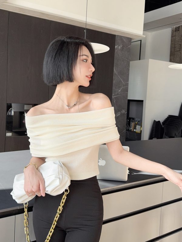 French Vintage Off-Shoulder Short Sleeve Knitted Top for Women - Light Fabric Slim-Fit Versatile Base Layer for Spring and Summer