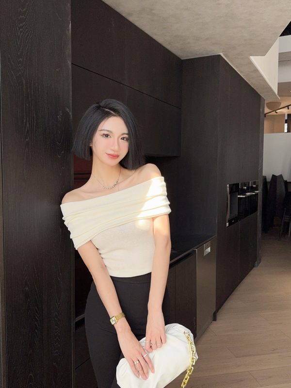 French Vintage Off-Shoulder Short Sleeve Knitted Top for Women - Light Fabric Slim-Fit Versatile Base Layer for Spring and Summer