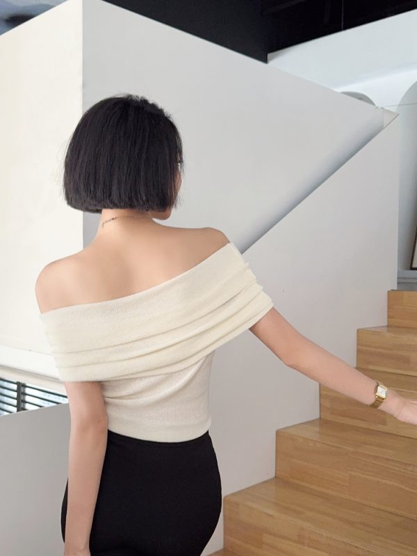 French Vintage Off-Shoulder Short Sleeve Knitted Top for Women - Light Fabric Slim-Fit Versatile Base Layer for Spring and Summer