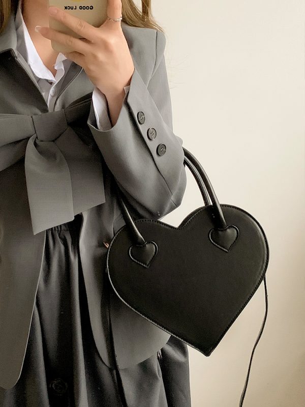 Heart-Shaped Black Crossbody Bag for Women, Retro Minimalist Tote Handbag, 2023 Trendy Design