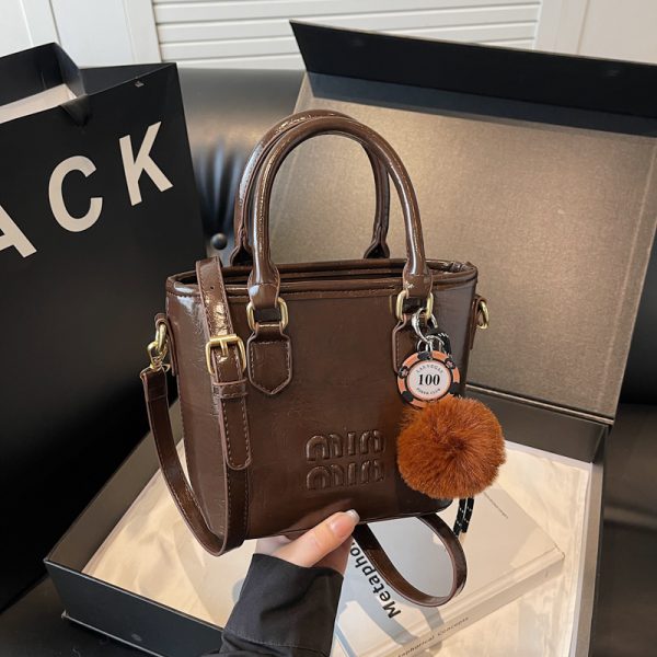 High-End Letter Design Water Bucket Tote Bag for Women - Niche Shoulder Crossbody Bag, 2025 Vegetable Basket Style