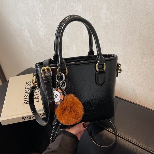 High-End Letter Design Water Bucket Tote Bag for Women - Niche Shoulder Crossbody Bag, 2025 Vegetable Basket Style