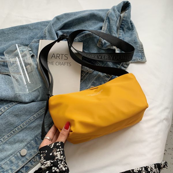 High-End Lightweight Nylon Crossbody Bag for Women - Portable Commuting Travel Style with Wide Strap