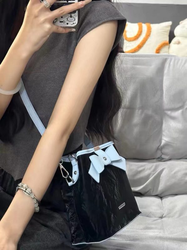 High-End Retro Artistic Bucket Bag for Women - Casual Versatile Shoulder Crossbody Bag for Autumn Winter 2024