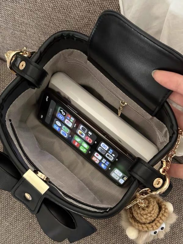 High-End Retro Artistic Bucket Bag for Women - Casual Versatile Shoulder Crossbody Bag for Autumn Winter 2024