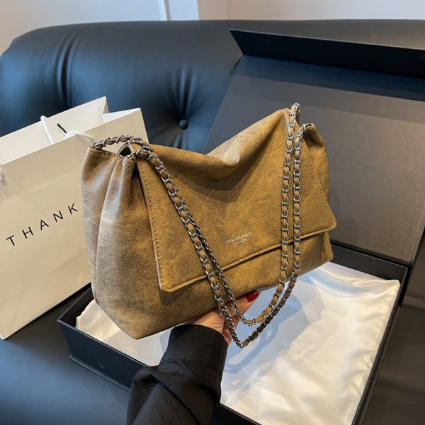 High-End Textured Chain Tote Bag for Women - Versatile Large-Capacity Shoulder Bag for Classes & Fashionable Commuting, 2025