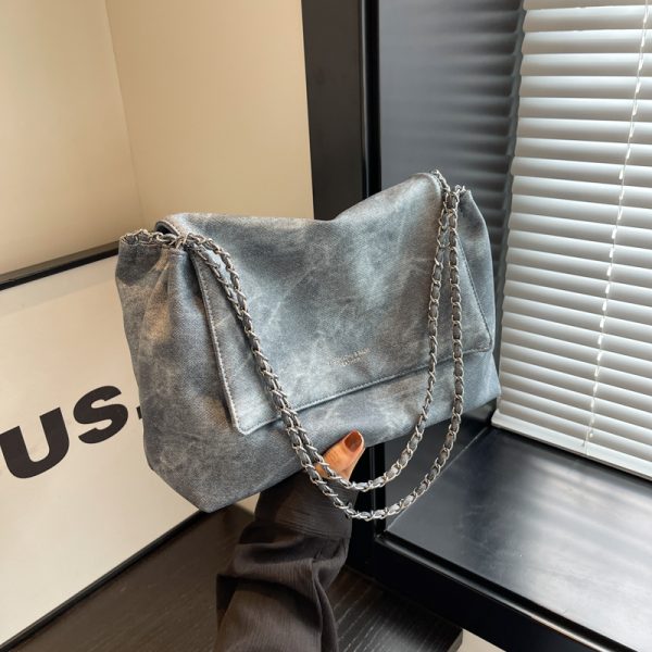 High-End Textured Chain Tote Bag for Women - Versatile Large-Capacity Shoulder Bag for Classes & Fashionable Commuting, 2025