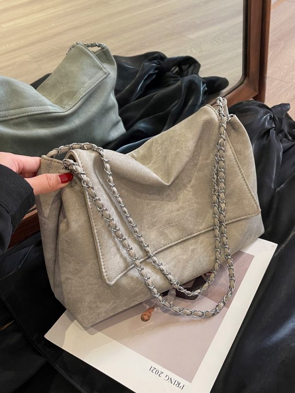 High-End Textured Chain Tote Bag for Women - Versatile Large-Capacity Shoulder Bag for Classes & Fashionable Commuting, 2025