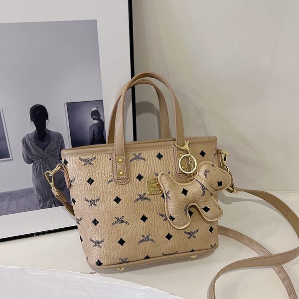 High-End Versatile Tote Bucket Bag - Trendy 2025 Shoulder Crossbody Design for Class and Commuting
