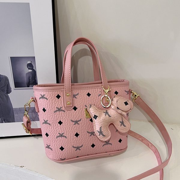 High-End Versatile Tote Bucket Bag - Trendy 2025 Shoulder Crossbody Design for Class and Commuting