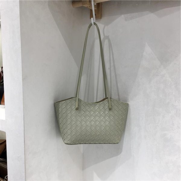High-End Woven Textured Soft Leather Commuter Shoulder Tote Bag - Versatile Niche Design for Effortless Style