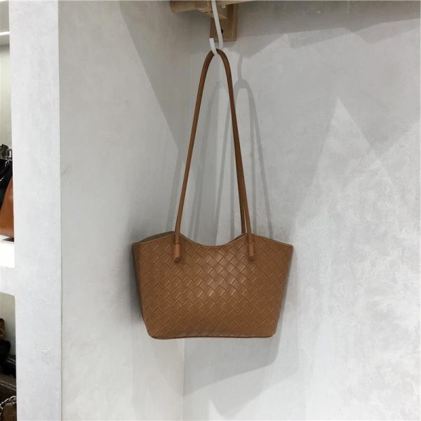 High-End Woven Textured Soft Leather Commuter Shoulder Tote Bag - Versatile Niche Design for Effortless Style