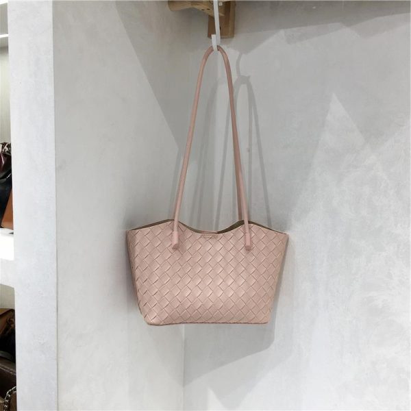 High-End Woven Textured Soft Leather Commuter Shoulder Tote Bag - Versatile Niche Design for Effortless Style