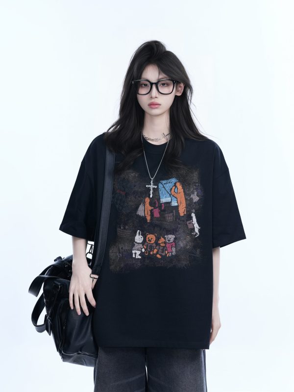 High Street Graffiti Short-Sleeve T-Shirt for Women - Casual Loose-Fit Summer Tee with Sit and Eat Graphic, Trendy Urban Style