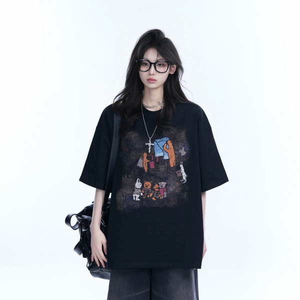 High Street Graffiti Short-Sleeve T-Shirt for Women - Casual Loose-Fit Summer Tee with Sit and Eat Graphic, Trendy Urban Style