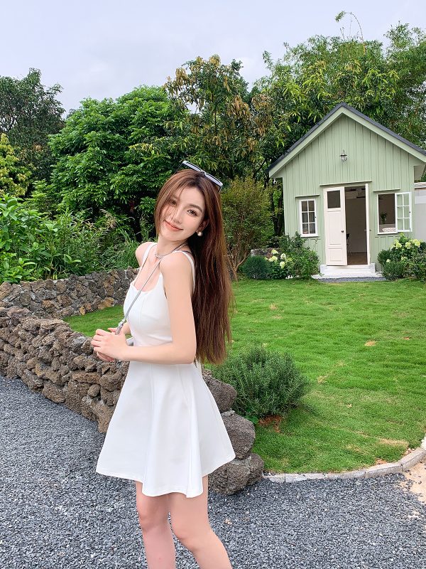 High Waist A-Line Short Skirt for Tall Women - Elegant Spring Summer Dress with Square Neck and Spaghetti Straps, Slimming Fit