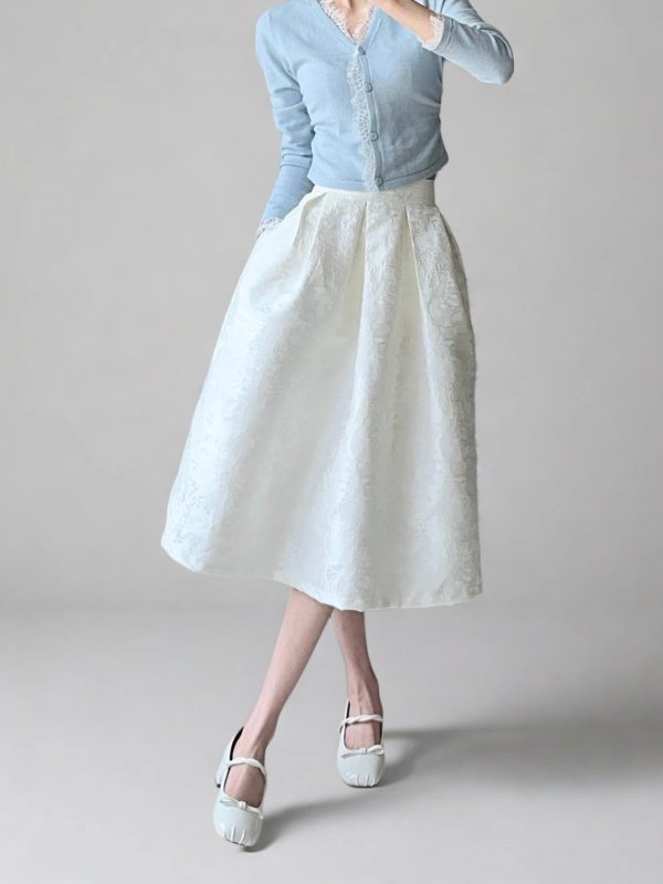 High-Waisted Black Vintage Jacquard Puff Skirt - Women's A-Line Half Skirt in Elegant Chinese Style, Slimming Design for a Chic Look