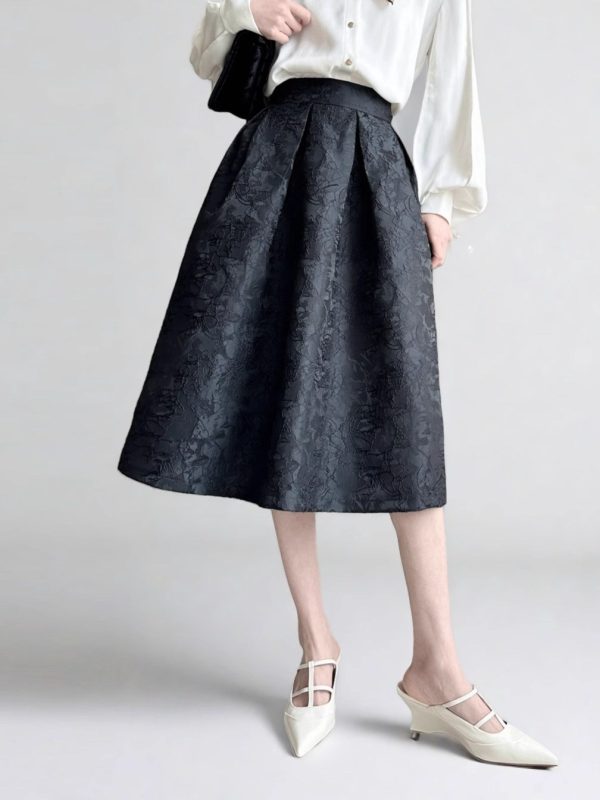 High-Waisted Black Vintage Jacquard Puff Skirt - Women's A-Line Half Skirt in Elegant Chinese Style, Slimming Design for a Chic Look