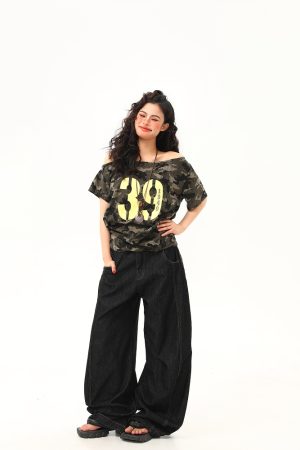 Hot Girl Off-Shoulder Camouflage Letter T-Shirt for Women, Slim-Fit Short Crop Top, Trendy Summer Drawstring Style