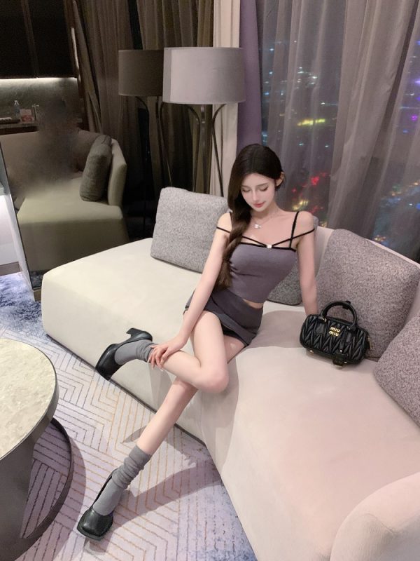 Knitted Slim-Fit Vest - Luna Lona 221 Pure Desire Design, Trendy Layering Piece for Chic Outfits