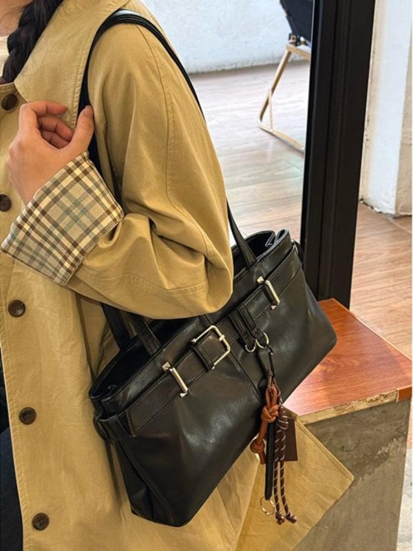 Korean Retro Underarm Baguette Bag for Women - Versatile Commuting Shoulder Bag with High-End Keychain, Stylish Motorcycle Accessory