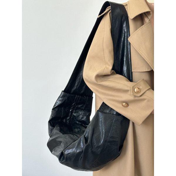 Korean Style Casual Wind Horn Bag - Large Capacity Wrinkled Shoulder Crossbody Commuter Versatile Dumpling Bag