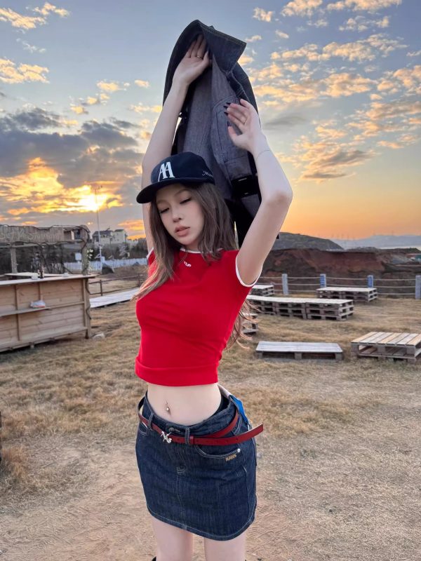 Korean Style Color-Blocking Love Slogan Short Slim-Fit Cotton Top for Girls - High Elasticity Casual Fashion