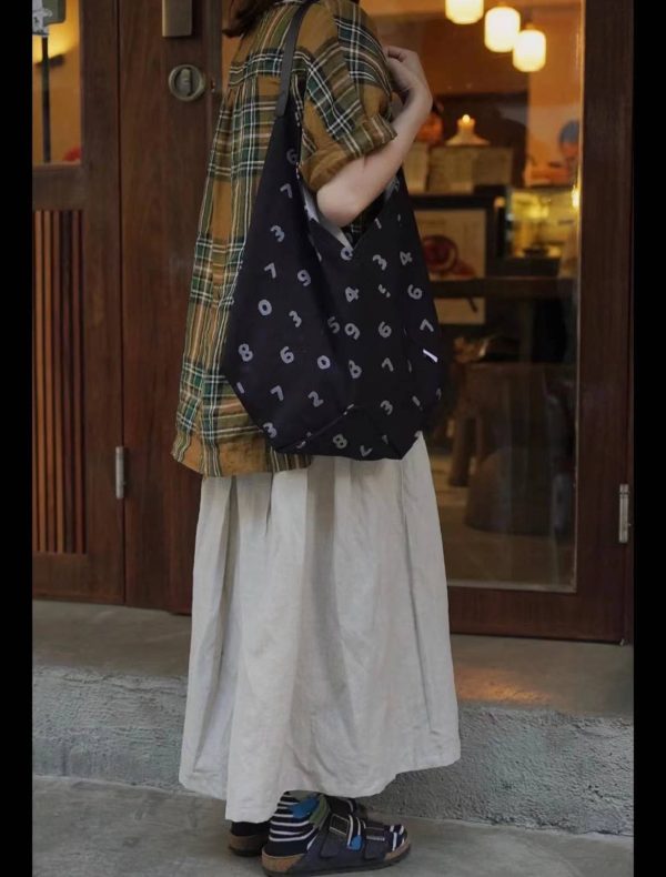 Korean-Style Large Capacity Casual Tote Bag, Versatile Underarm Design, Minimalist Hexagonal Canvas for Digital Commuting