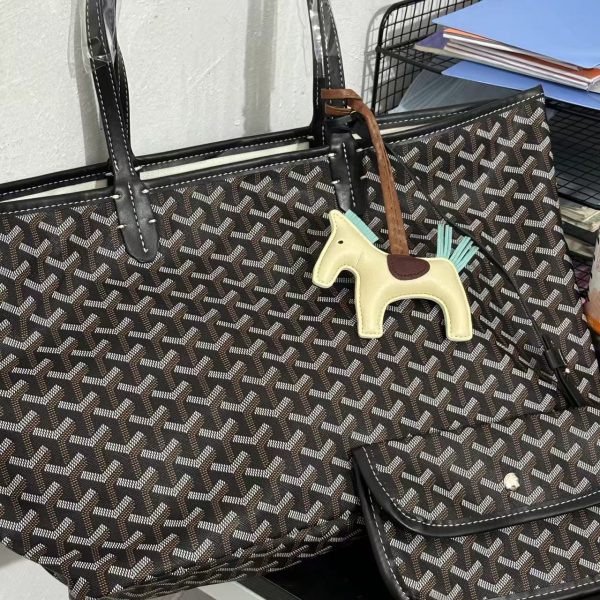Korean-Style Lightweight Waterproof Shoulder Bag, Large Capacity Underarm Tote for Commuting, Business Trips, and Travel