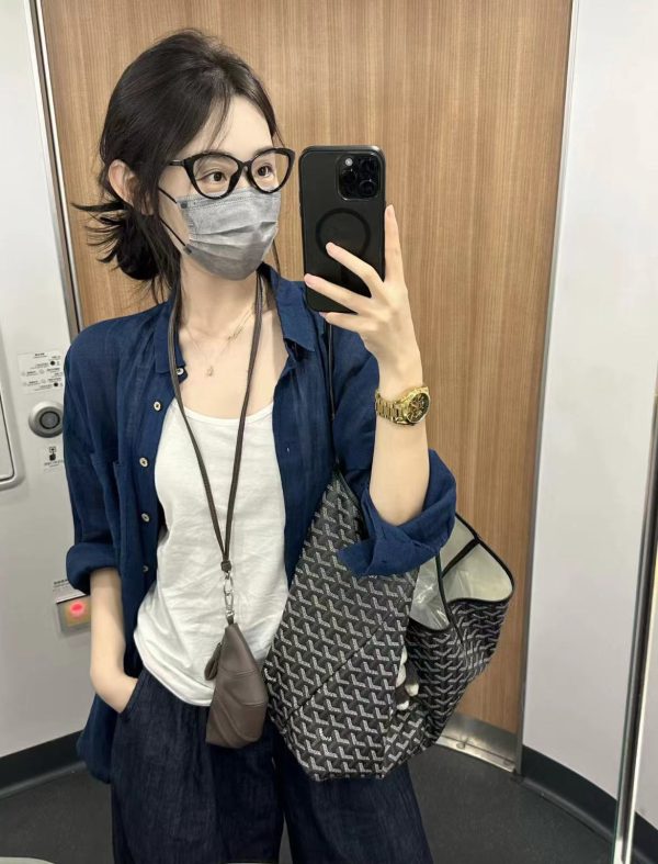 Korean-Style Lightweight Waterproof Shoulder Bag, Large Capacity Underarm Tote for Commuting, Business Trips, and Travel