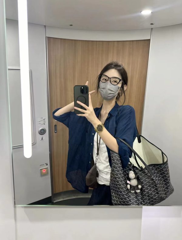 Korean-Style Lightweight Waterproof Shoulder Bag, Large Capacity Underarm Tote for Commuting, Business Trips, and Travel