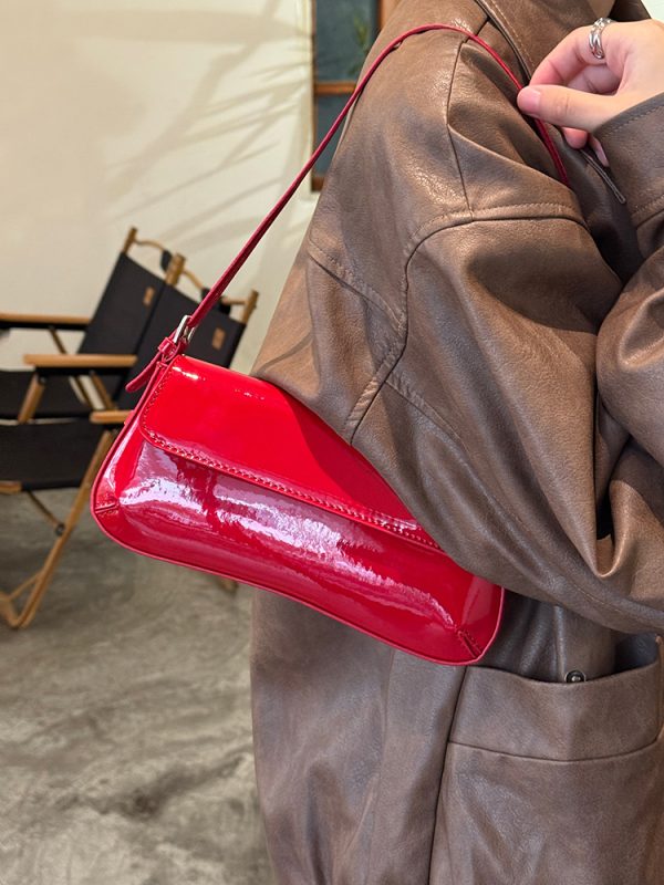 Korean Style Patent Leather Baguette Bag 2025 - Simple Underarm Shoulder Handbag for Commuting, Chic High-End Fashion Accessory