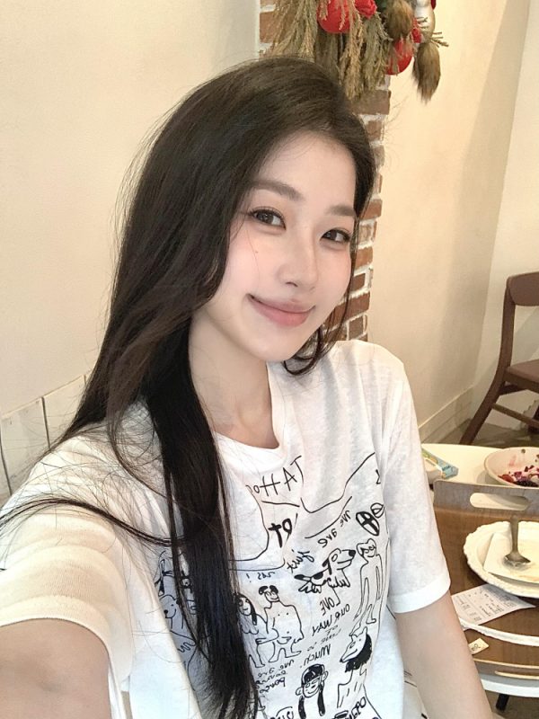 Korean Style Slightly Sheer Graffiti Print Sun Protection Loose Short Sleeve T-Shirt for Women - Casual Versatile Fashion Top