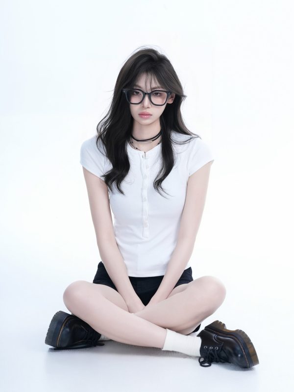 Korean Style Slim Fit Short Sleeve T-Shirt for Women with Half-Open Collar, Casual Mountain-Themed Base Shirt, Trendy Ins Fashion
