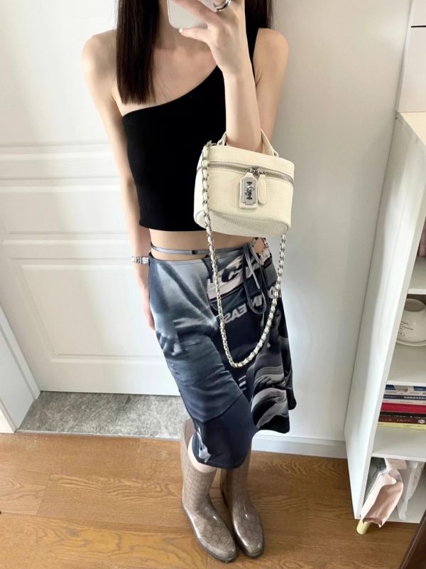 Korean-Style Small Crossbody Bag with Chain Handle, Box Design, Lock Closure, Versatile Shoulder Bag, Chic Square Purse