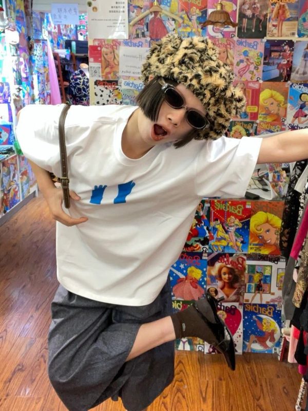 Korean Style Vintage Blue Graphic T-Shirt with Glove Print - Casual, Cotton, Trendy, Retro, Youthful Aesthetic
