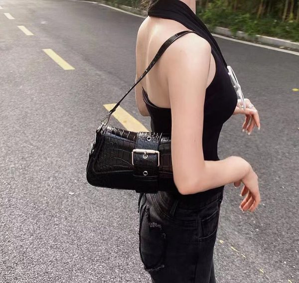 Korean Style Vintage Metal Chain Shoulder Handbag - Sweet Cool Spicy Girl Baguette Bag for Modern Fashion