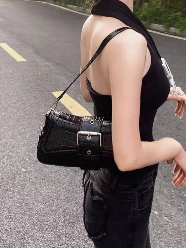 Korean Style Vintage Metal Chain Shoulder Handbag - Sweet Cool Spicy Girl Baguette Bag for Modern Fashion