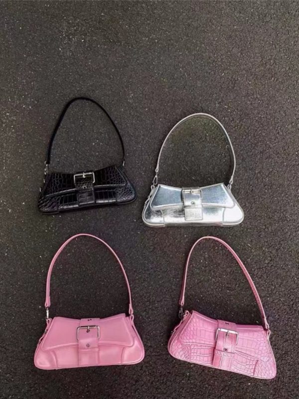Korean Style Vintage Metal Chain Shoulder Handbag - Sweet Cool Spicy Girl Baguette Bag for Modern Fashion