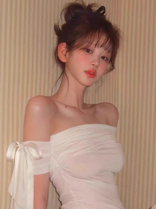 Korean Style Women's One-Shoulder Ruffle Lace Short Sleeve T-shirt - Summer Holiday White Top for Instagram Ready Looks