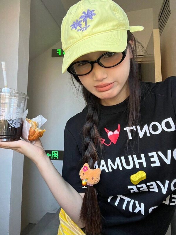 Korean Style Youthful Cartoon Print Slim-Fit Short Sleeve T-Shirt for Women - Trendy Graphic Top