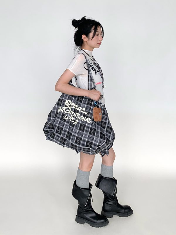 Large Capacity Black and White Checkered Graffiti Text Beach Shoulder Tote Bag - Trendy Y2K Style