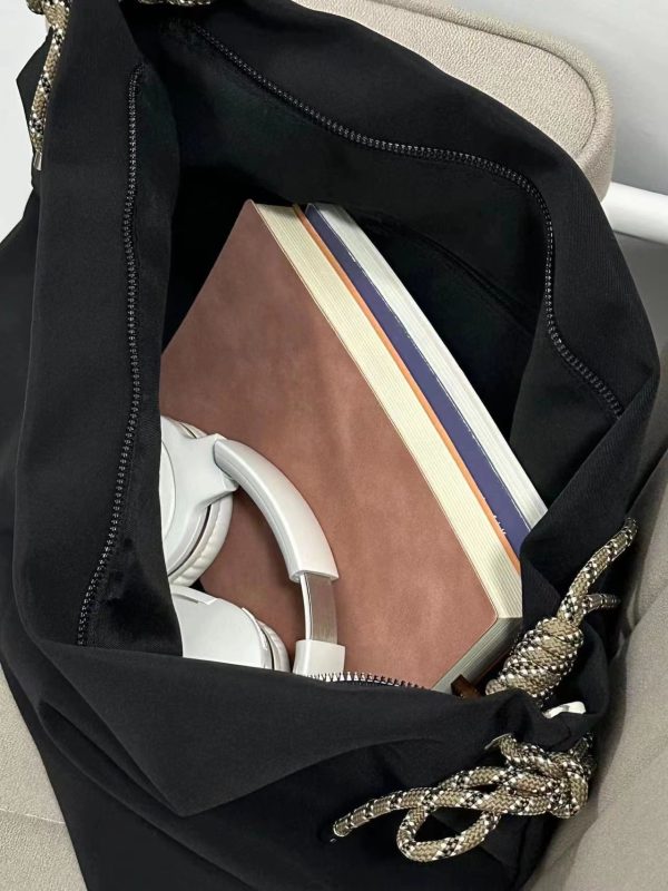 Large Capacity Casual Canvas Tote Bag for Women - 2023 Fashionable Crossbody Bag for Students, Perfect for Autumn and Winter