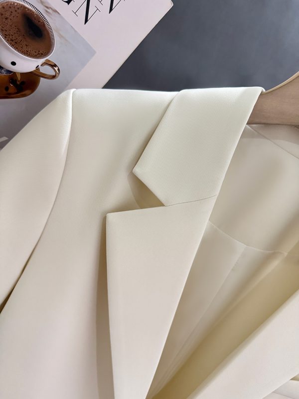 Light Beige Korean-Style Thin Blazer for Women, Elegant French Design, Petite Fit, Summer 2025 Collection