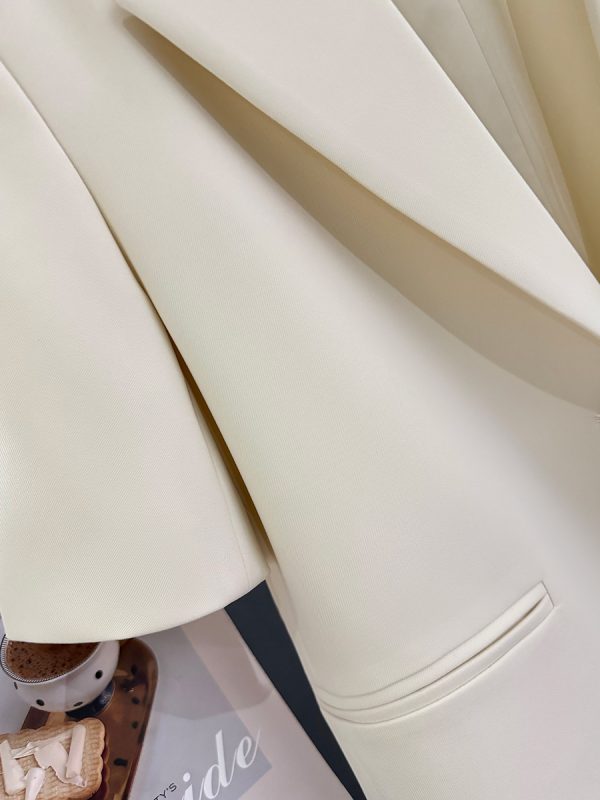 Light Beige Korean-Style Thin Blazer for Women, Elegant French Design, Petite Fit, Summer 2025 Collection
