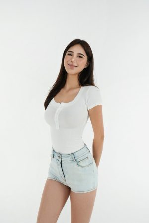 Light Blue Washed Stretchy Denim Shorts for Women - Retro 90s Style High-Waisted Casual Summer Shorts