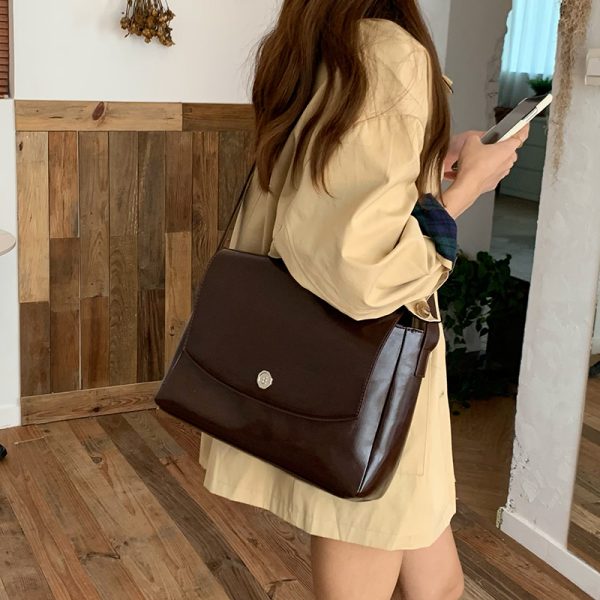Light Luxury Retro Crossbody Bag for Women - High-End Minimalist Shoulder Bag with Large Capacity for Commuting