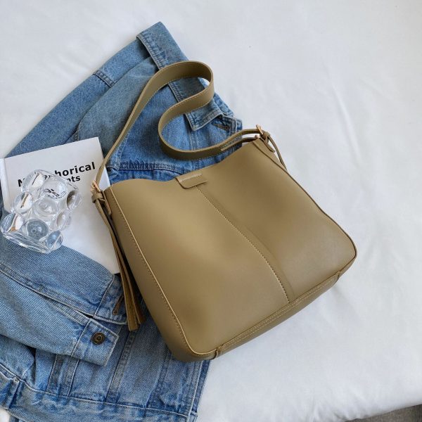 Light Luxury Retro High-End Bucket Bag for Women - Versatile Minimalist Shoulder Crossbody Bag for Commuting
