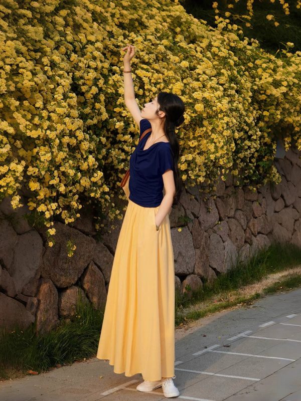 Light Yellow Pleated High-Waisted A-Line Long Skirt with Pockets, Zipper, Casual Parachute Style for a Slimming Effect