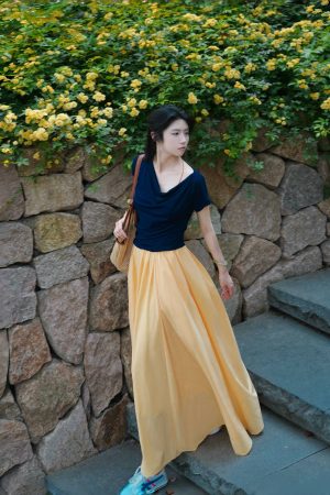 Light Yellow Pleated High-Waisted A-Line Long Skirt with Pockets, Zipper, Casual Parachute Style for a Slimming Effect